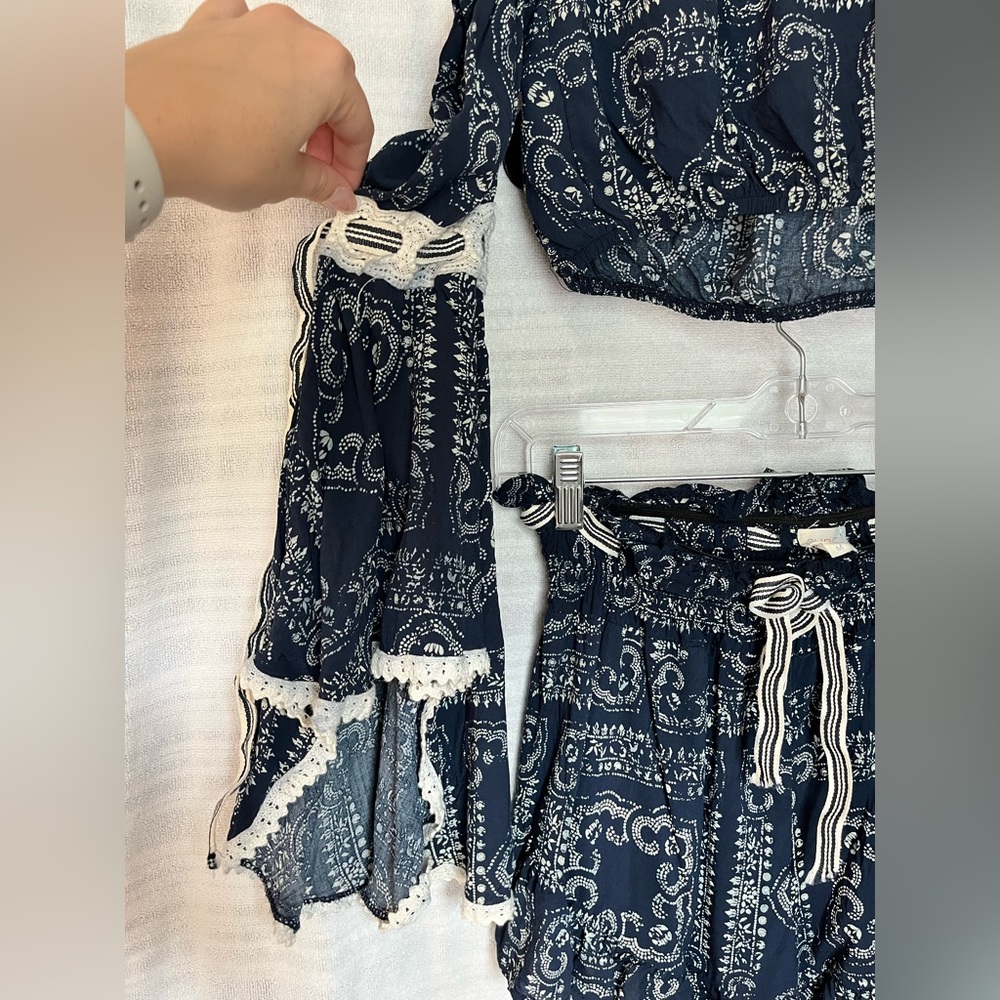 Set - Picture 3 of 3